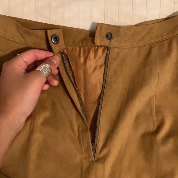 LF Mini Suede Skirt // - Picture 3 of 6